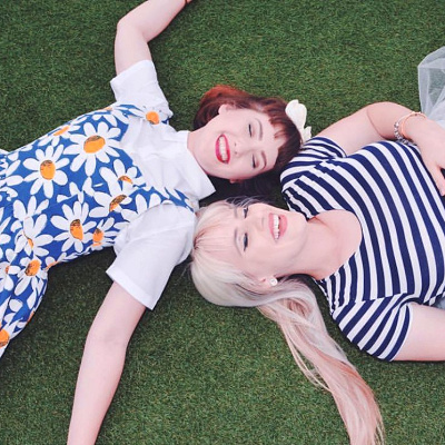 ごろんと寝転んで、上から撮影してもらうのも◎