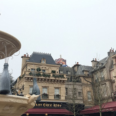 グストーの看板が見えます