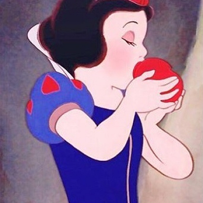 白い肌がとっても素敵ですね♡