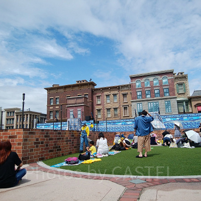 ミニオンクールファッションショーの開園15分前の様子