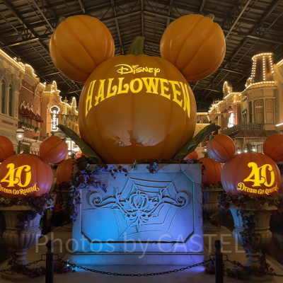 2023年のディズニーランドのハロウィンデコレーション