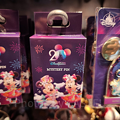 香港ディズニー20周年「ミッキー＆フレンズ・グランドセレブレーショングッズ」：ミステリーピンバッジ