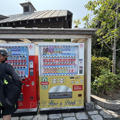 アミティアイスクリーム前自販機