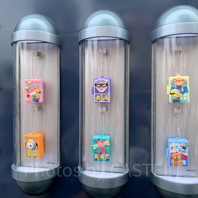 ミニオンパークの建物がモチーフになったガチャガチャ