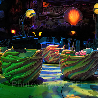 カラフルでかわいいワールプール！早く乗りたいですよね。