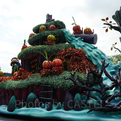 クリッターカントリーをイメージしたフロート