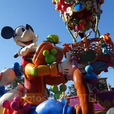 キャラクターに会えるパレード♪