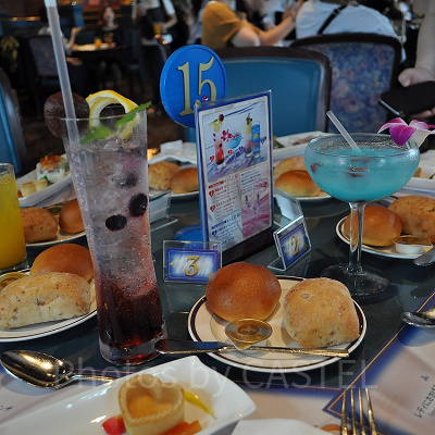 1人席用の円卓は相席/サンジの海賊レストラン