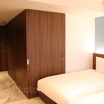 仕切りで脱衣所のスペースができる