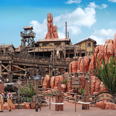 冒険が詰まった世界観のアドベンチャーランド