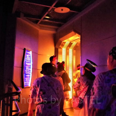 光の先はもう乗り場です！