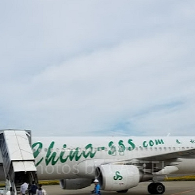 春秋航空の飛行機。茨城空港は歩いて搭乗します。