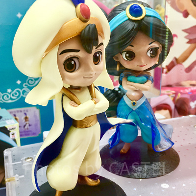 ゲームセンターで展示されているアラジン&ジャスミン