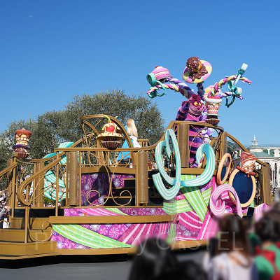 アリスのフロート（アリス、チシャ猫）