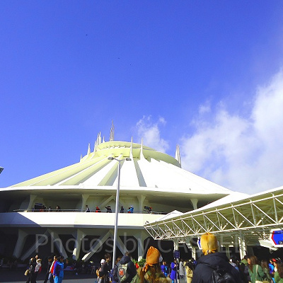 常に大行列のスペース・マウンテン