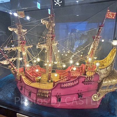 ジョリー・ロジャー号の模型が追加展示！