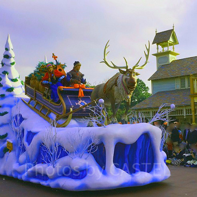 アナとクリストフは2人仲良く登場