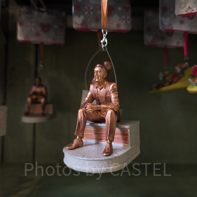 アナハイムディズニーオーナメント：ウォルト・ディズニーの銅像