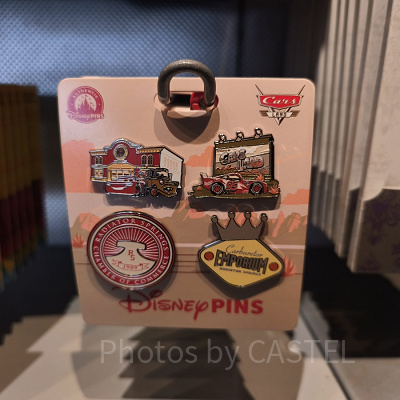 アナハイムディズニーのピンバッジ：カーズランドモチーフ4個セット