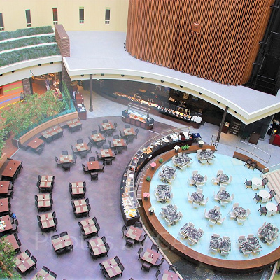 エレベーターから見るアトリウム