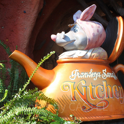 食事の時間帯をずらして混雑回避！