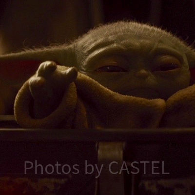 ベビーヨーダ（ザ・チャイルド）がフォースを使っているところ