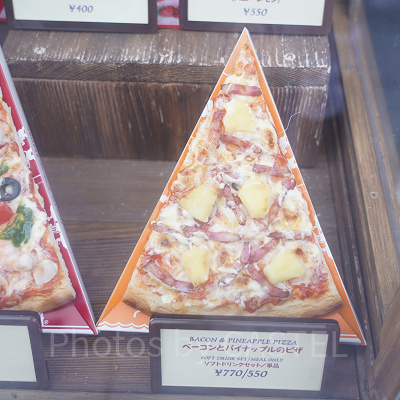 ベーコンとパイナップルのピザ