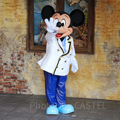 ディズニーシー・プラザでのキャラクターグリーティングで会えるミッキー