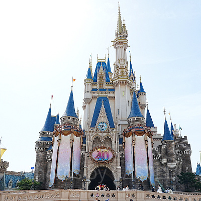 シンデレラ城前でもバンド演奏♪