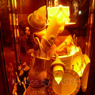 ロビーに置かれている「美女と野獣」のオブジェ