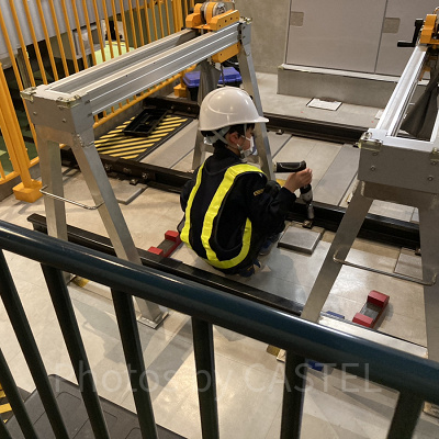 軌道作業員になって線路交換を体験！／キッザニア東京