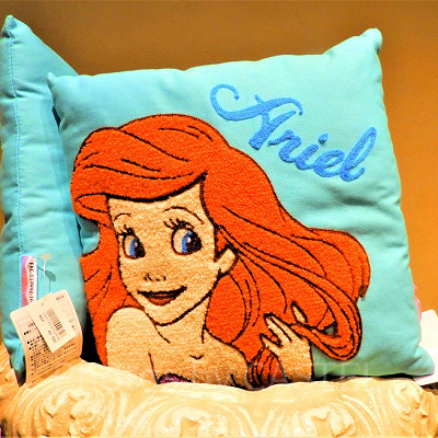 爽やかな色のクッション