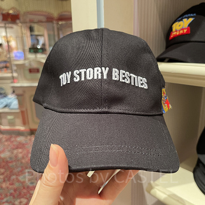 キャップ正面（トイストーリーべスティーズグッズ）