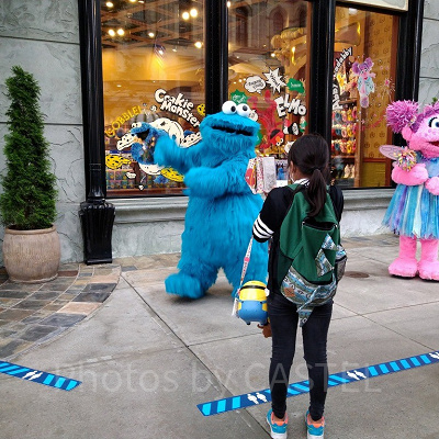 ソーシャルディスタンスを守ってキャラクターグリーティング！