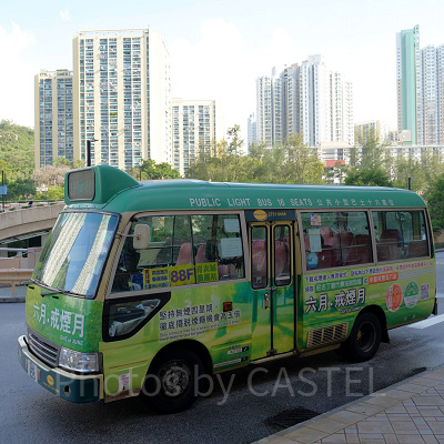 香港ディズニー周辺格安ホテル：ランブラーガーデンクレスト前に来るミニバス