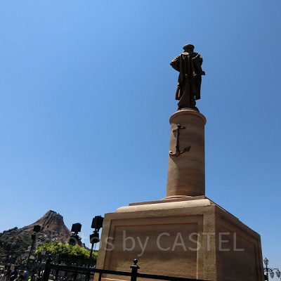 クリストファー・コロンブス像とプロメテウス火山