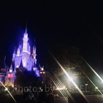 ライトアップされたシンデレラ城