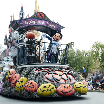 お墓だらけのシンデレラ城のフロート