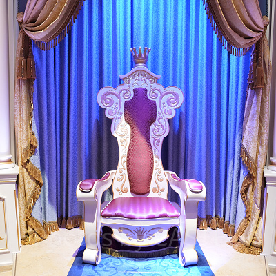 シンデレラのフェアリーテイルホール大広間の玉座