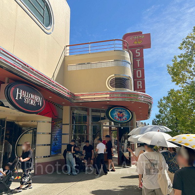 シネマ4-Dストアの様子