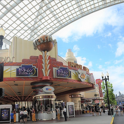 シネマ４Dシアター