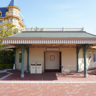 舞浜駅からパークに向かうまでのスロープ近くのコインロッカー（パーク外）