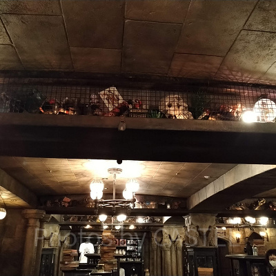 フィルチの没収品店内にあるホグワーツ生からの没収品