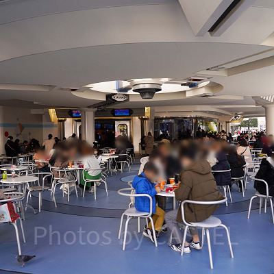 パン・ギャラクティック・ピザ・ポート（屋外席）の混雑状況（12時23分時点）