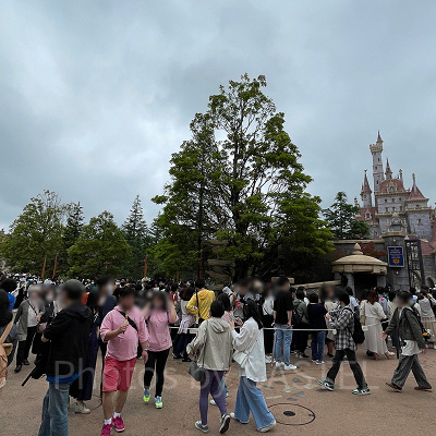 美女と野獣“魔法のものがたり”の混雑状況（2022年6月10時ごろ）