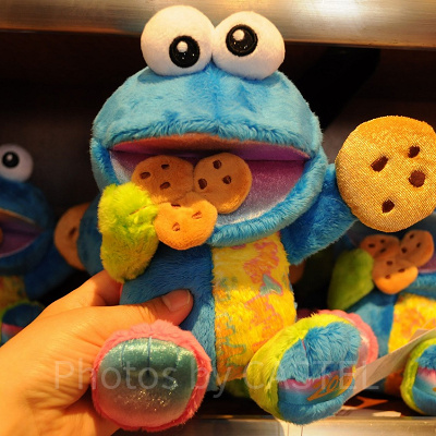 クッキーモンスターの20周年ぬいぐるみ