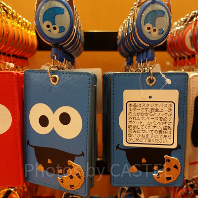クッキーモンスター　リール付きパスケース