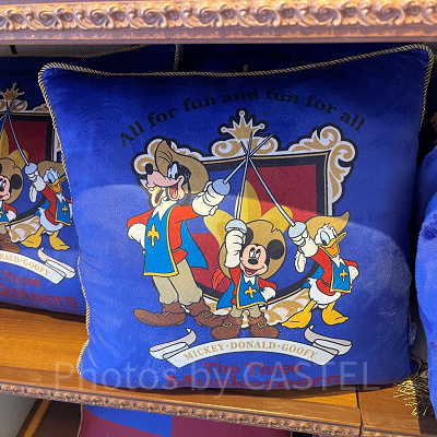 クッション(三銃士グッズ)