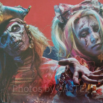 朽ち果てた海賊ゾンビ（左）／USJ公式スタジオガイド