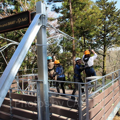 スタッフのカウントダウンで出発／飛行おにのジップラインアドベンチャー